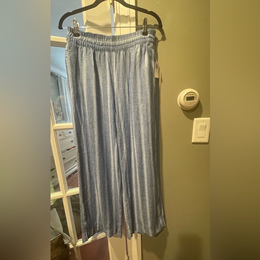 NWT- Old Navy high rise Blue Striped Wide-Leg pull on Pants